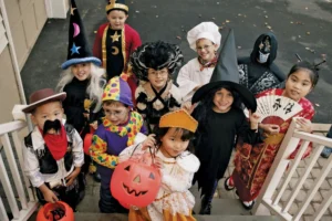 Toute l’équipe du CPE Citronnelle vous souhaite une belle soirée remplie de plaisir, de petits frissons et de doux souvenirs en famille. Soyez prudents lors de la collecte de bonbons et profitez pleinement de cette soirée magique!